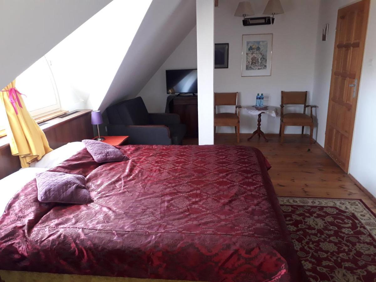 Dwor Strzyzew Bed & Breakfast Zelazowa Wola Exterior photo