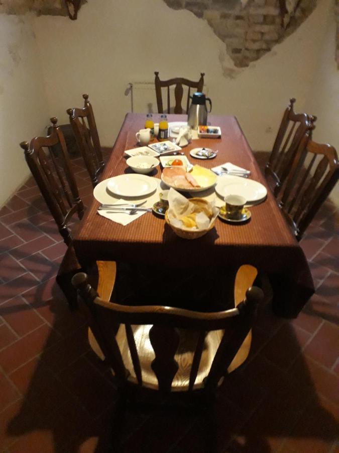 Dwor Strzyzew Bed & Breakfast Zelazowa Wola Exterior photo