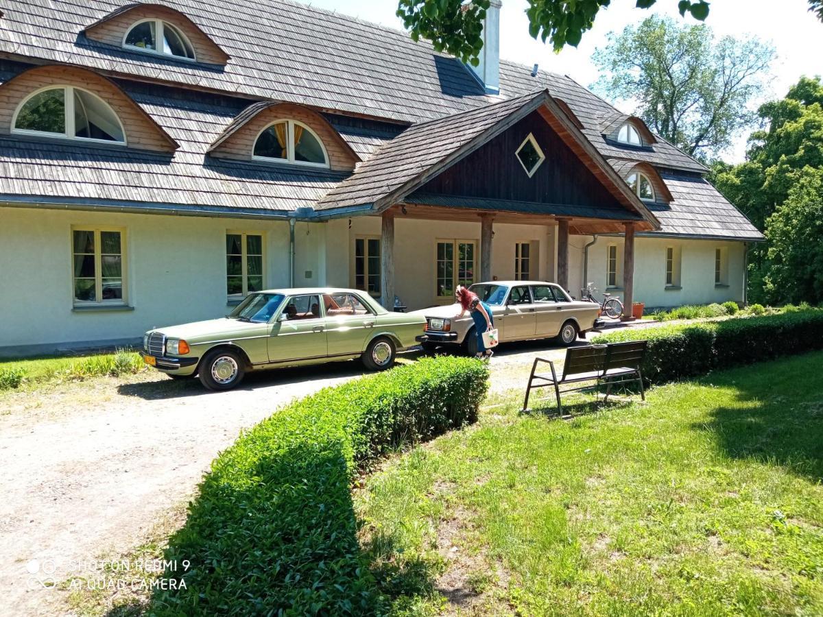 Dwor Strzyzew Bed & Breakfast Zelazowa Wola Exterior photo