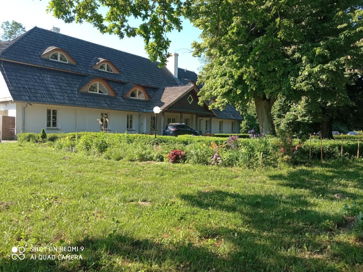 Dwor Strzyzew Bed & Breakfast Zelazowa Wola Exterior photo