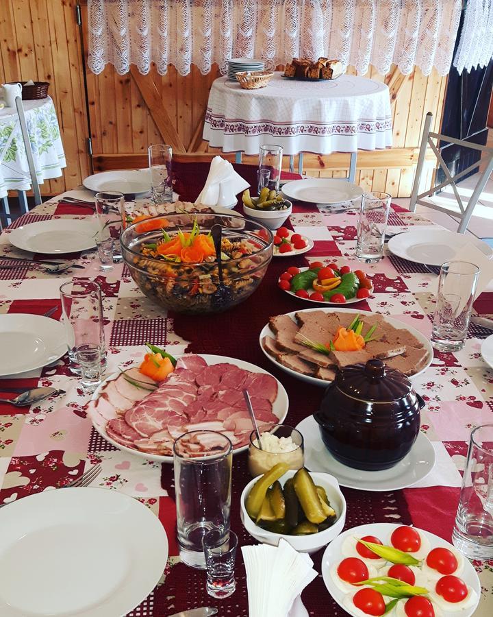 Dwor Strzyzew Bed & Breakfast Zelazowa Wola Exterior photo