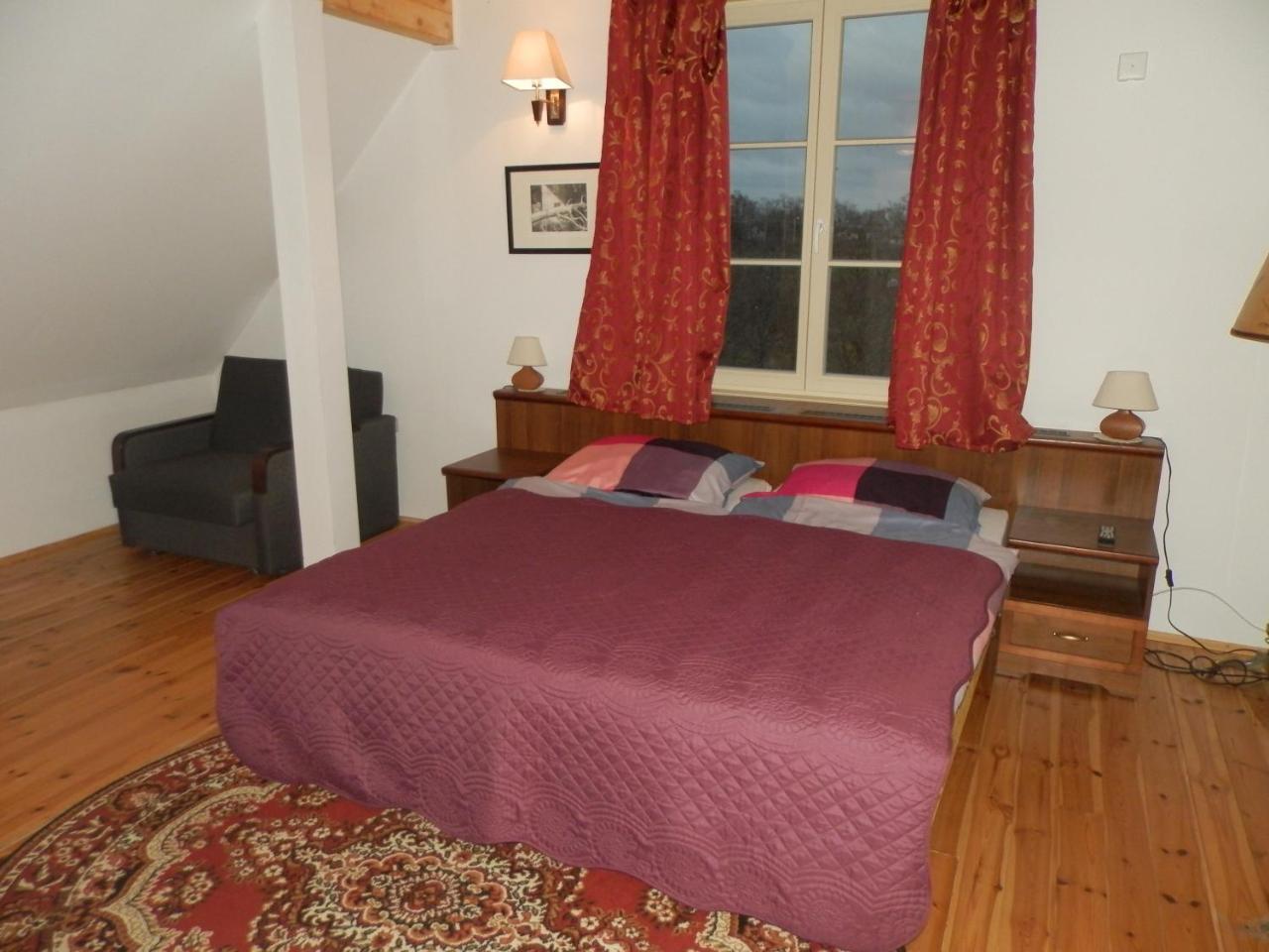 Dwor Strzyzew Bed & Breakfast Zelazowa Wola Exterior photo