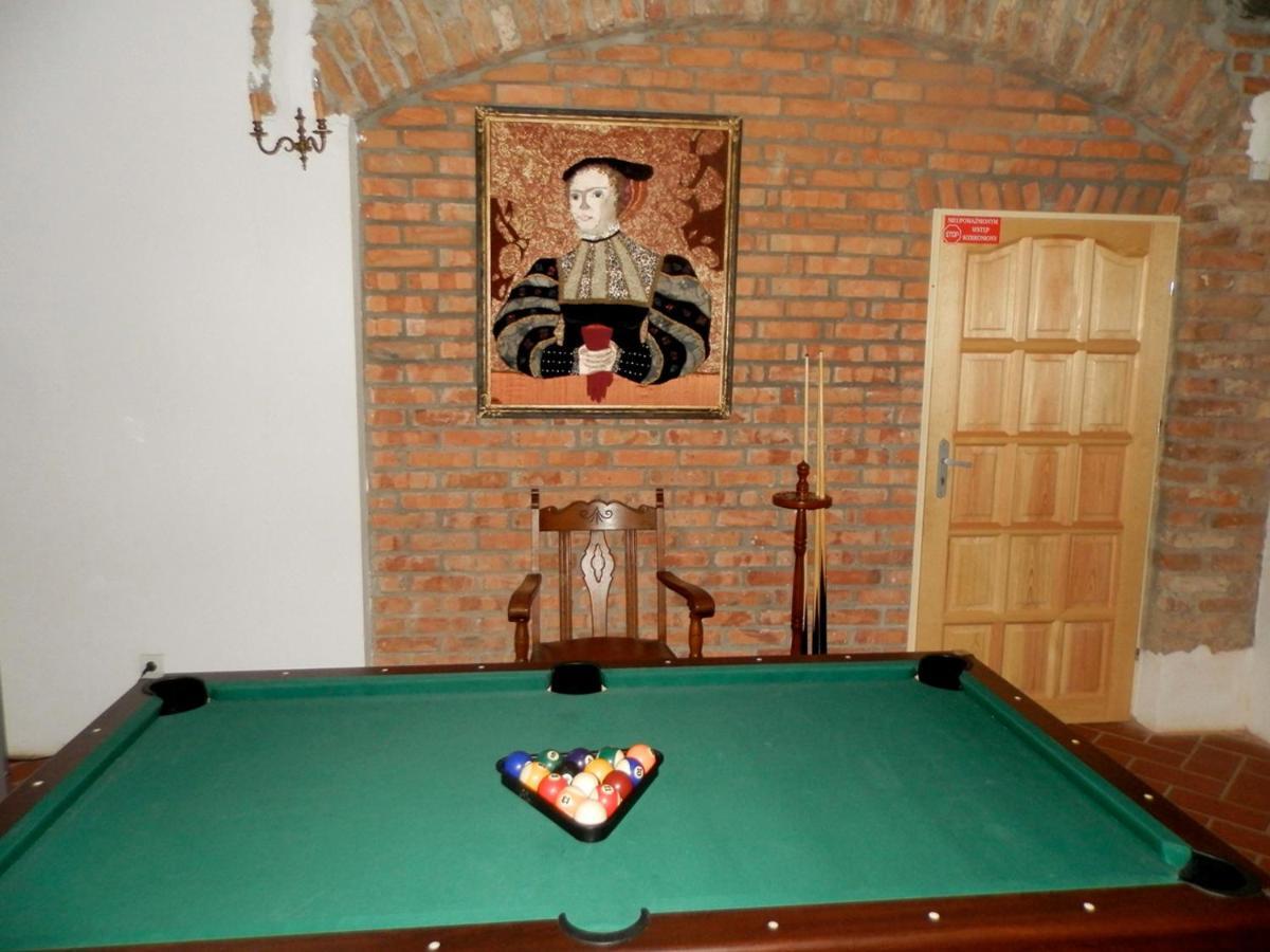 Dwor Strzyzew Bed & Breakfast Zelazowa Wola Exterior photo