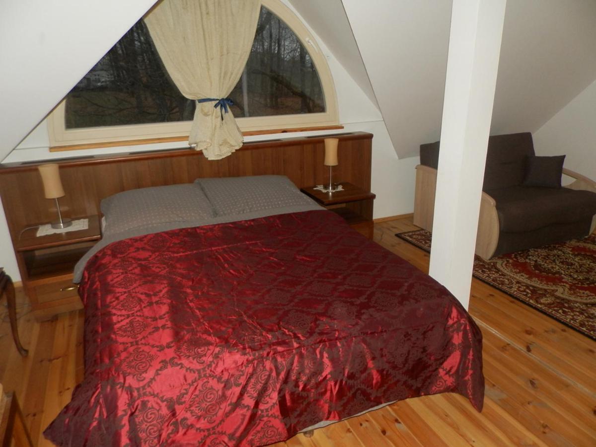 Dwor Strzyzew Bed & Breakfast Zelazowa Wola Exterior photo